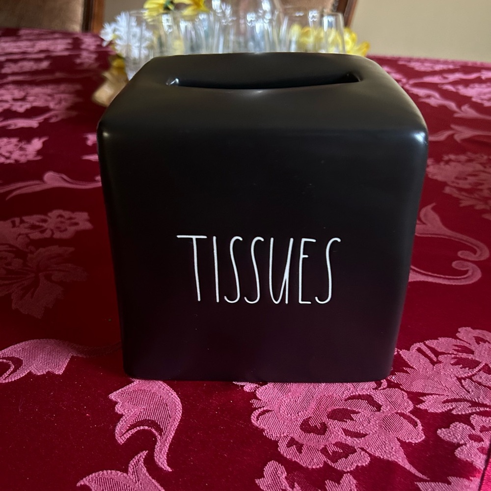 RAE DUNN CERAMIC TISSUE HOLDER